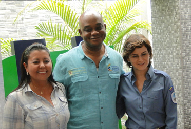 La Directora con el Ministro y la Directora de Parques Nacionales. Foto CORPOURABA